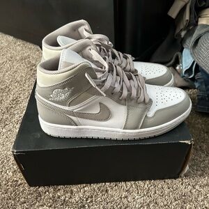 Jordan 1 mid